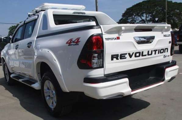 Накладка на задний борт Revolution для Toyota Hilux Revo 15