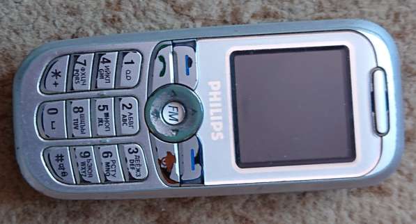 Мобильный телефон Philips S220 + Устройство для зарядки