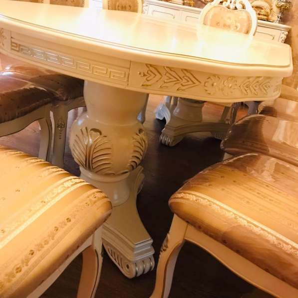 Столовый гарнитур Маркиза (стол, стулья, 3 шкафа) Золотая в Москве фото 15