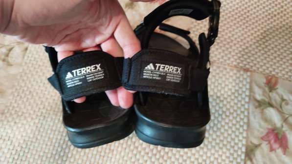Продаю новые сандалии adidas terrex 45 размер в 