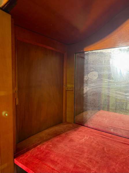 Антикварная витрина 20 века в Москве