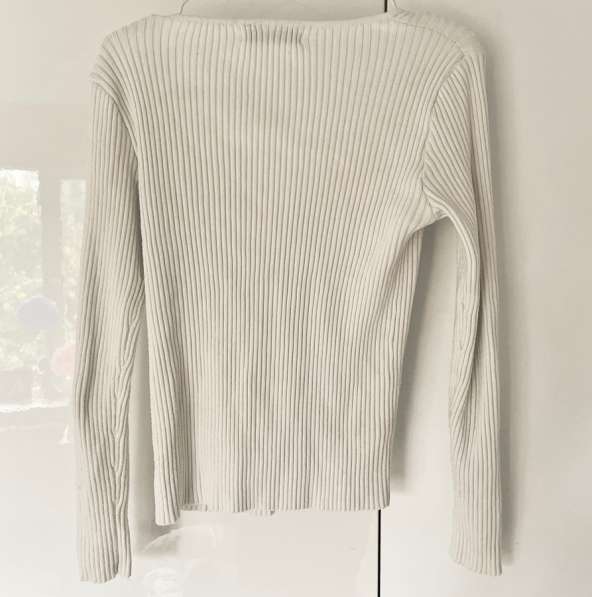 Лонгслив молочного цвета в Москве