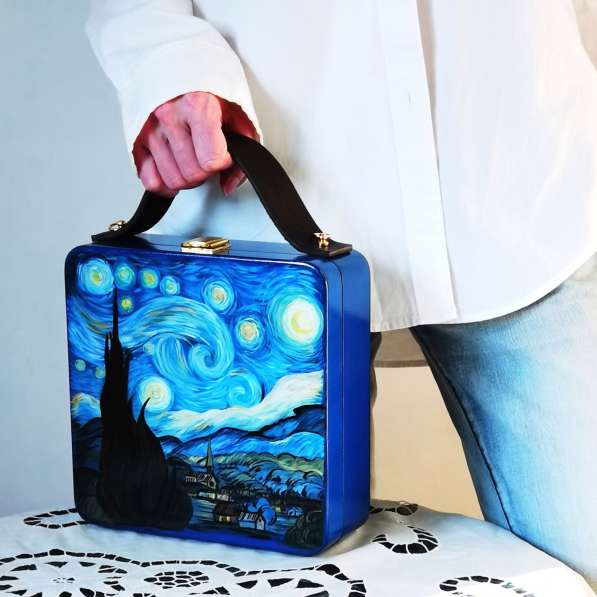 Авторская сумочка из дерева с художественной росписью в фото 5