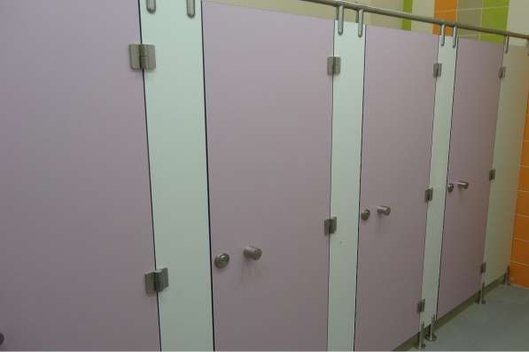 Сантехнические санитарные туалетные перегородки HPL панелей в фото 5