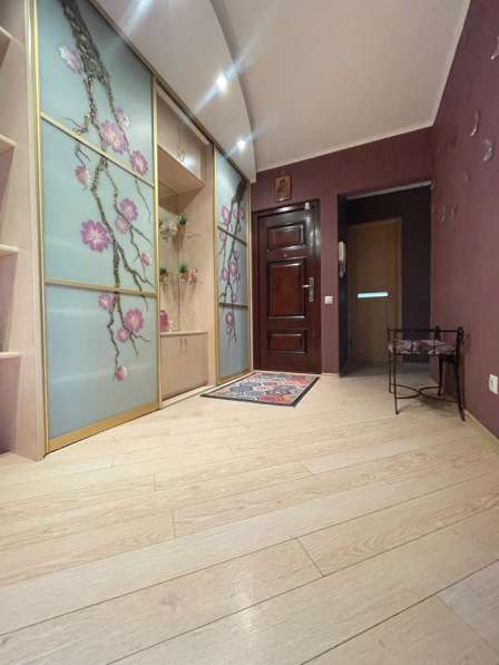 Уютная двухкомнатная квартира на сутки в фото 3