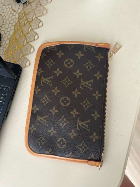 Оригинальная косметичка Louis Vuitton