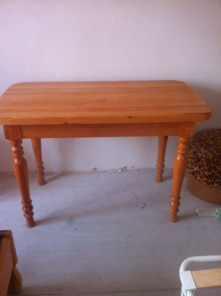 Продаю стол деревянный