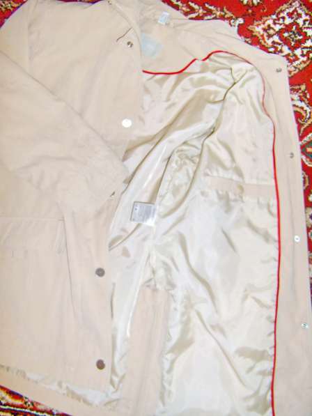 Куртка бежевая с карманами на замке, р50-52 в фото 3