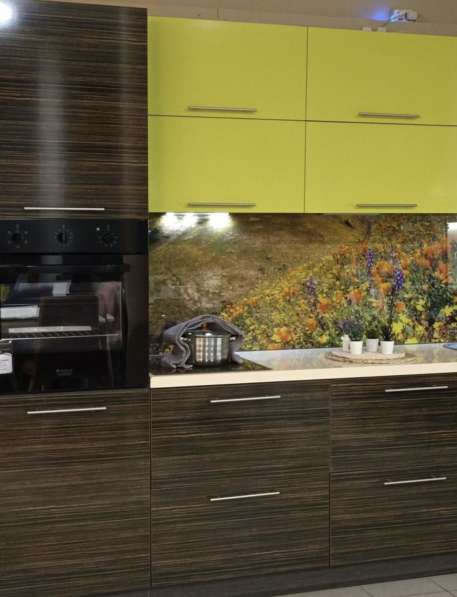 Кухня с островом и техникой в Москве фото 6