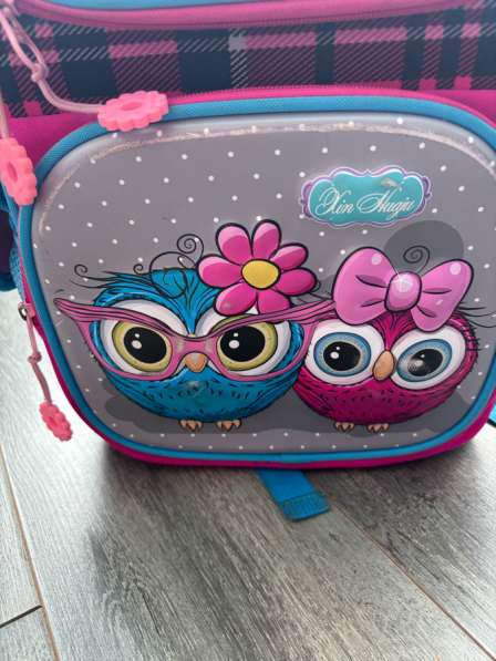 Продам портфель для девочки есть потертости на фото видно в Находке фото 4