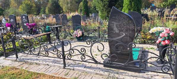 Ограда на кладбище и многое другое