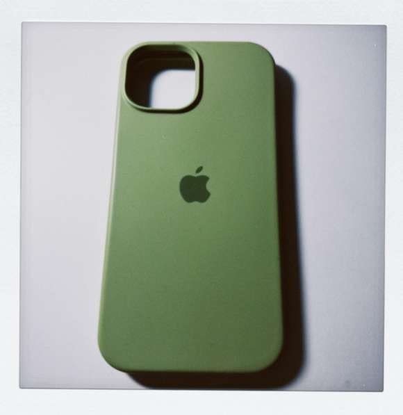 Чехлы на айфон 15