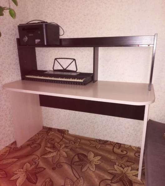 Стол письменный