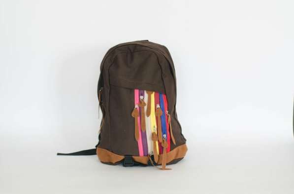 Рюкзак черный коричневый с цветными молниями в фото 3