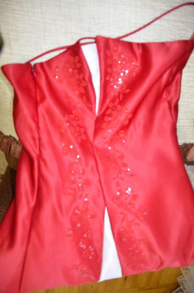 Пышное, атласное платье красного цвета в Краснодаре фото 4