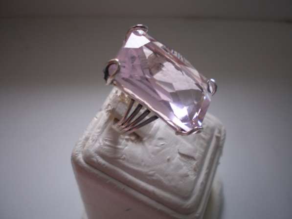 Авторское серебряное кольцо с розовым топазом 17 размера в 