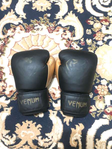 Боксерские перчатки Venum 14 унции