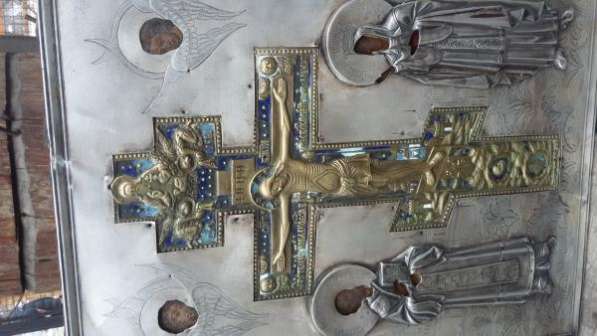 Старинную икону в серебряном окладе, Распятие(бронза эмаль) в Москве фото 6