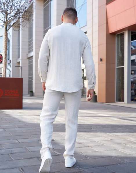 Продаю трендовый мужской костюм в Москве