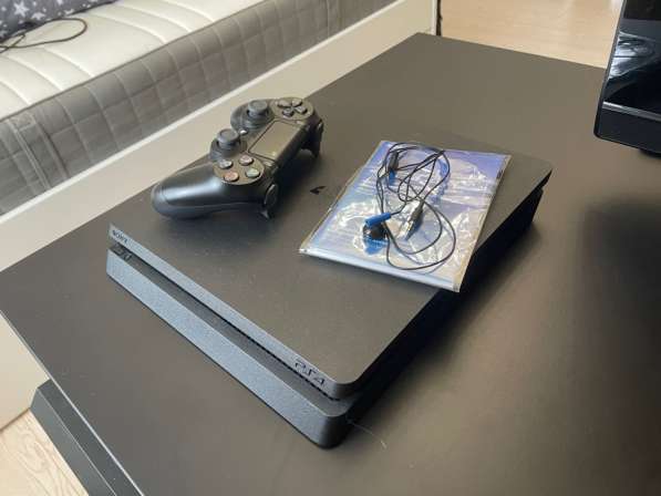 Продам ps4 slim 1Tb в Тюмени