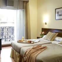 Отель три звезды, с высокой доходностью, в Мадриде, в Санкт-Петербурге