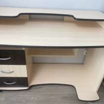 Стол для школьника, в Нефтеюганске