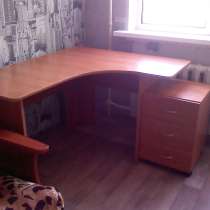 Продаю письменный стол, в Пскове