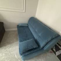 Продам диван состояние отличное он новый, в Краснодаре