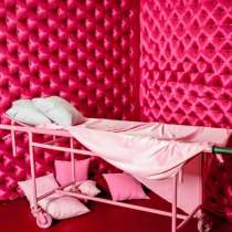 Медицинская декоративная розовая каталка. Носилки. Ранее исп, в Саранске
