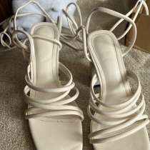Босаножки шнурками НОВЫЕ 39размер, в Истре