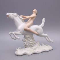 Фигурку "Наездница", Европа,19, в Москве