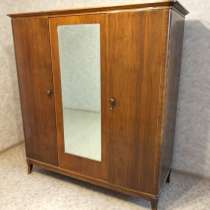 Отдам даром шкаф и сервант, самовывоз. Хотелось бы срочно, в Калуге