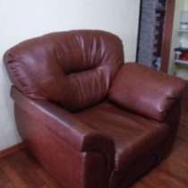 Натур. кожа. Цвет темно-коричневый. кресло+диван, в Перми