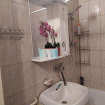 Сдается однокомнатная квартира на длительный срок. Тюкалинск, в Омске