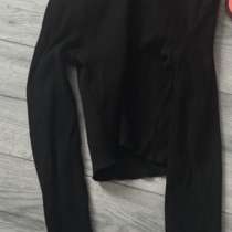 Черный топ с капюшоном, в Москве