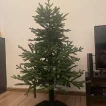 Елка искусственная, в Москве