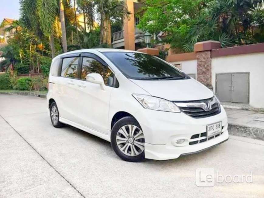 Freed на автомате. Honda freed 2010. Honda freed Minivan 2014. Honda freed 3 Yellow. Honda freed 2010 fr,.